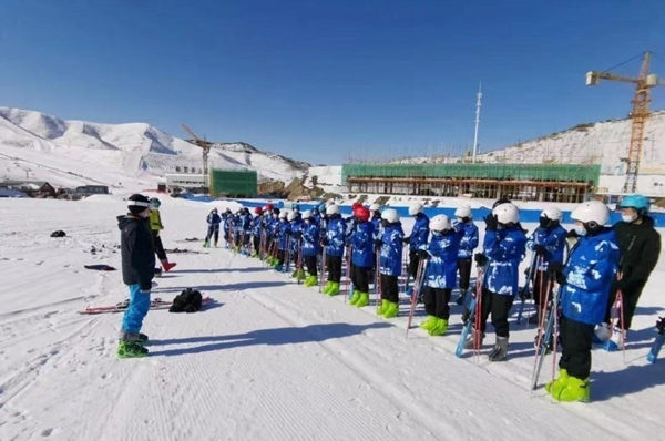 冰雪運動進校園，將中小學體育課拓展到滑雪場